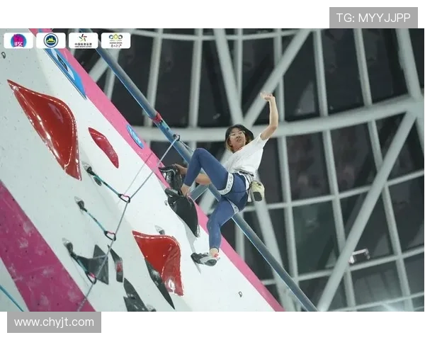 重庆攀岩队在全国攀岩状态排名中创下历史新高引发广泛关注 重庆攀岩队在全国攀岩状态排名中创下历史新高引发广泛关注